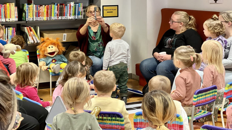 Wethouder Cees Paas aanwezig bij feestelijk 10 jarig jubileum Kids en Koffie