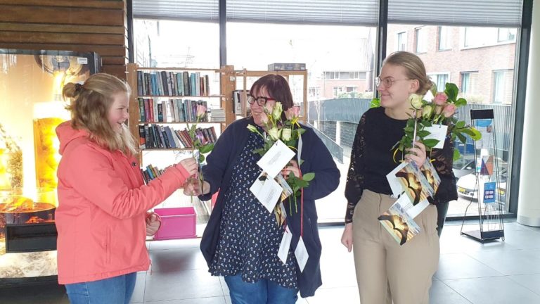 Bloemen voor bewoners Yulius