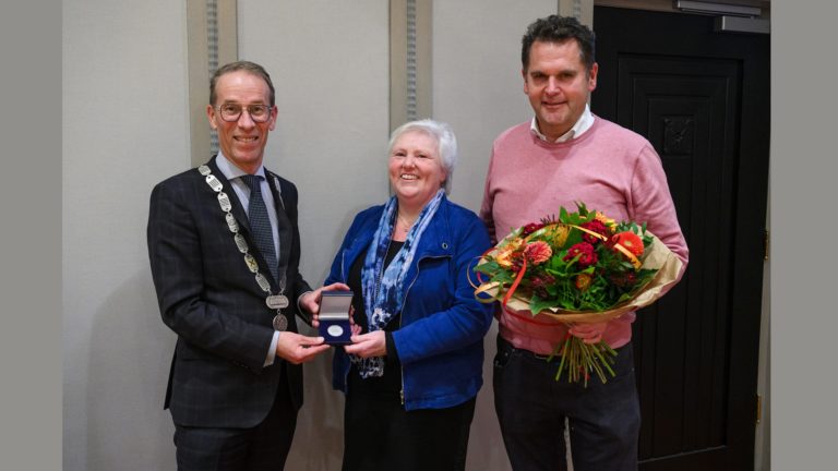 Gemeentepenning voor Renate van der Velde