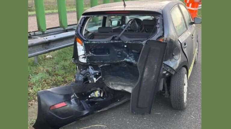 Veel vertraging op de A15 na twee ongelukken