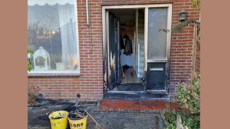Buren blussen brand na explosie