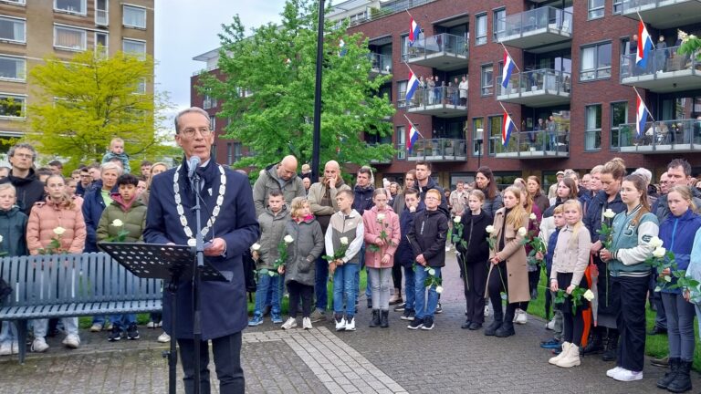 Samen stilstaan en opstaan