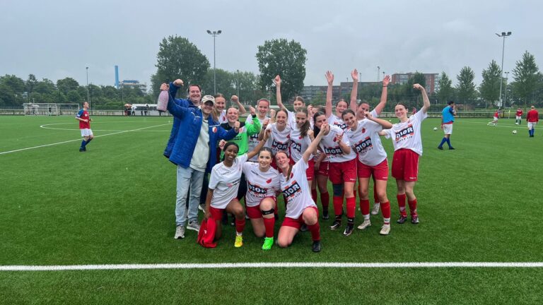 MO17-1 viert kampioenschap na winst tegen VV Papendrecht