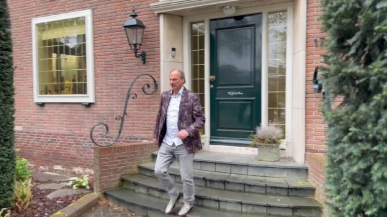 Martin van Waardenberg loopt boos weg uit interview met TV Papendrecht
