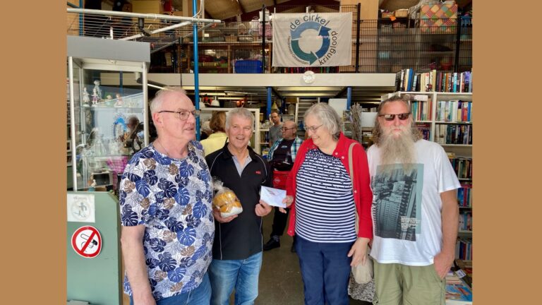 Stichting MerweRTV ontvangt cheque van 1000 euro
