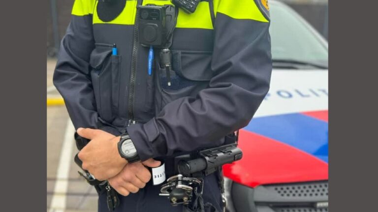 Man in Papendrecht slaat agent in het gezicht