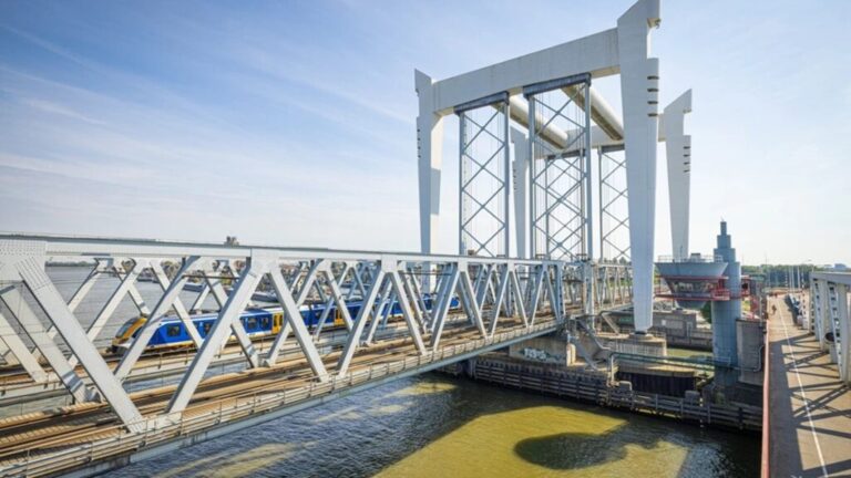 Brug tussen Dordrecht en Zwijndrecht was gestremd