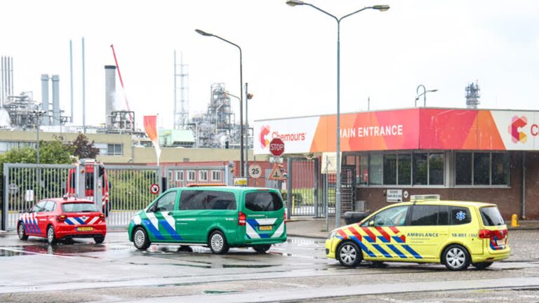 Hulpdiensten rukken massaal uit naar Chemours na stroomstoring
