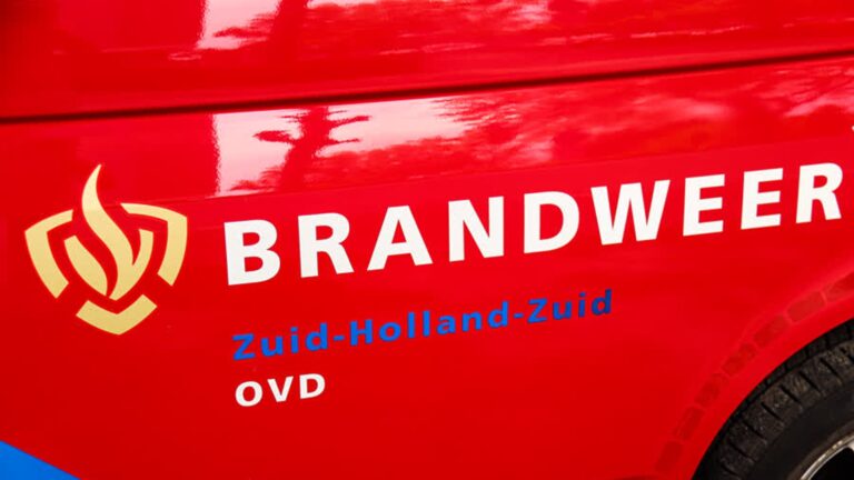 Brand in bedrijfspand onder woningen