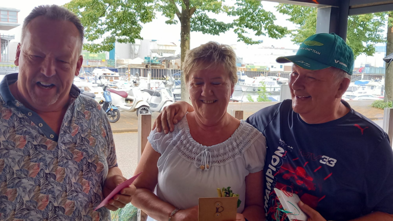 Agnes en Hayco nemen afscheid van Café Korevaar