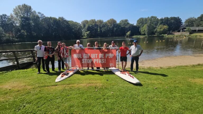 Landelijke SP voert actie voor verbod op PFAS bij zwemplas Merwelanden