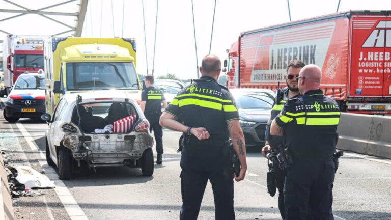 File door ongeluk op N3, twee voertuigen beschadigd