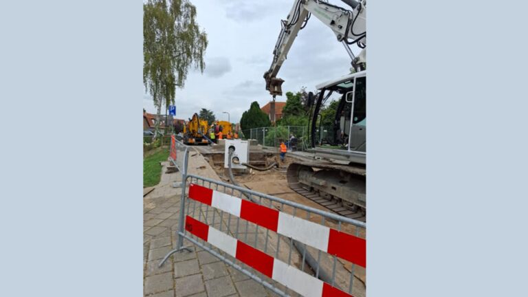 Overlast vrachtverkeer Nieuweweg: Verzakking van riool brengt simpele oplossing aan het licht