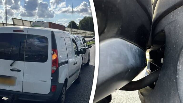 Opmerkelijk: auto’s aan elkaar vast na botsing op snelweg