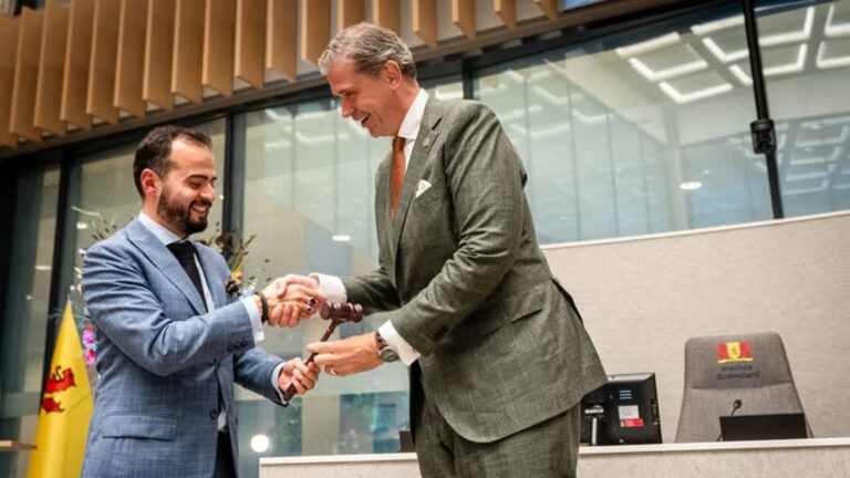 Wouter Kolff welkom geheten in provinciehuis: ‘Doe wat goed is voor de provincie’
