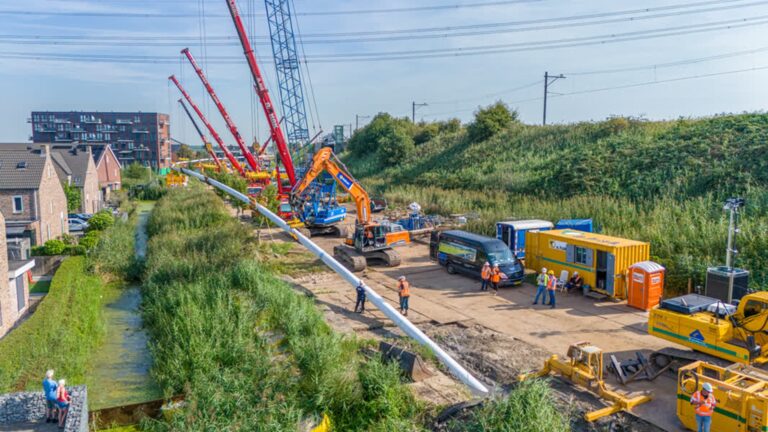 Tweede leiding onder Merwede gelegd, aansluiting duurzaam warmtenet Sliedrecht stap dichterbij