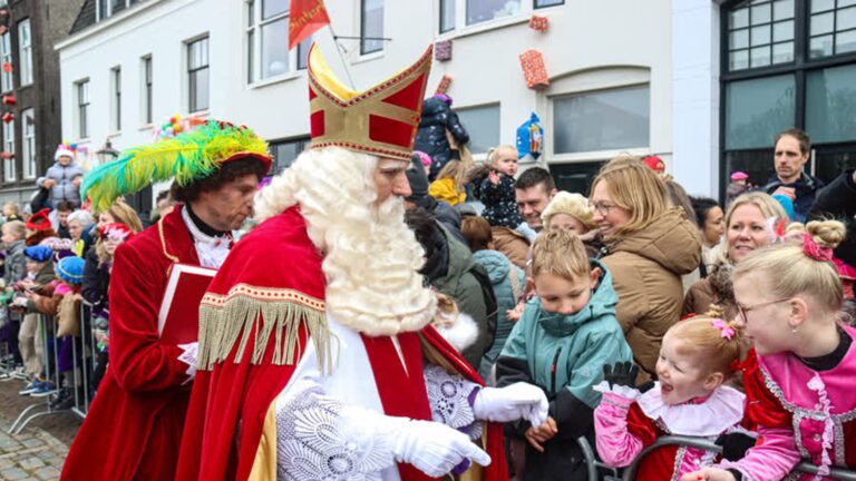 Nagenieten van de Sintintocht met deze uitgebreide sfeerreportage