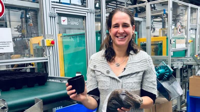 Lisanne geeft koffieafval een nieuw leven: ‘Dit is beter dan plastic bekers’