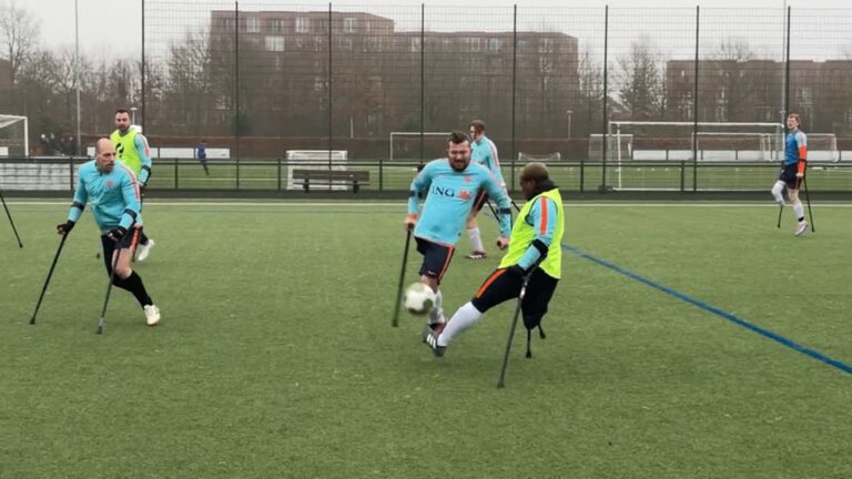 Met één been naar het WK: amputatievoetballers willen winnen!