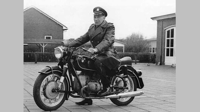 Expositie ’47 jaar politie Ridderkerk’ nu open voor publiek