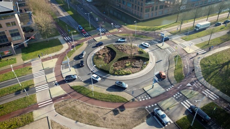 Papendrechtse rotonde ook na aanpassingen nog onoverzichtelijk