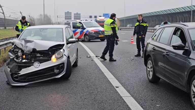 112-nieuws: ongeluk A15 en gaslek en brand houden brandweer bezig