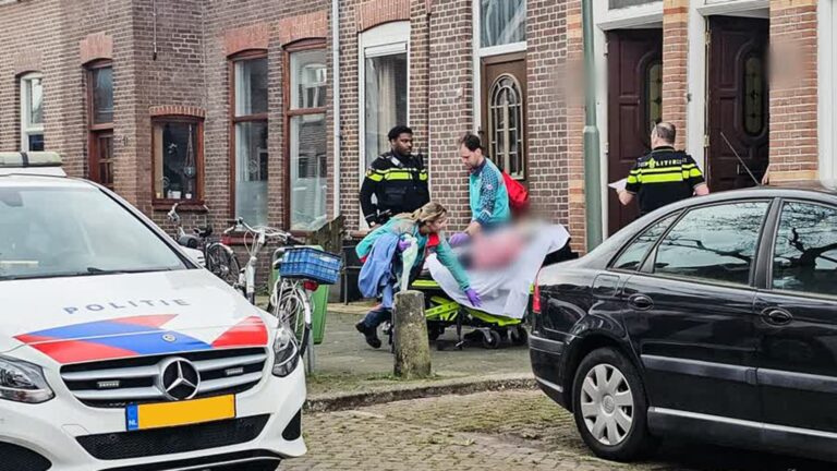 Man gewond bij steekpartij in huis, verdachte op de vlucht