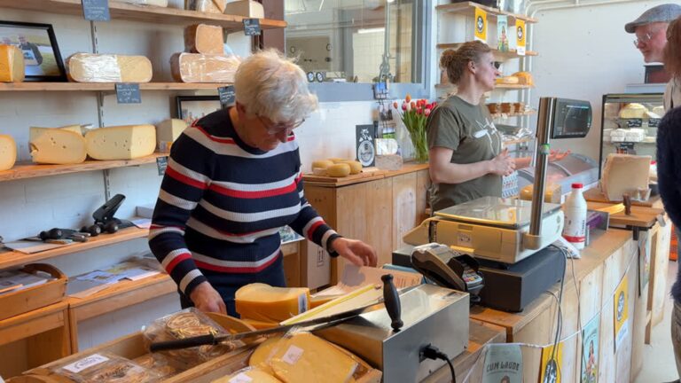 Streefkerkse kaasmakers winnen prijs met hun lokale ‘Buurenkaas’