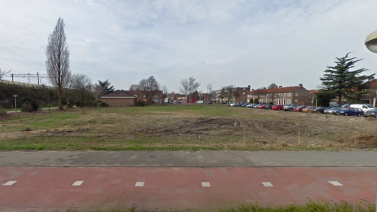 Na 15 jaar gaat eindelijk gebouwd worden op dit braakliggende terrein