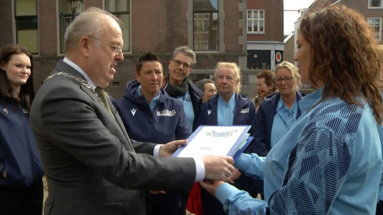 6823 handtekeningen voor redden zwembad De Dubbel