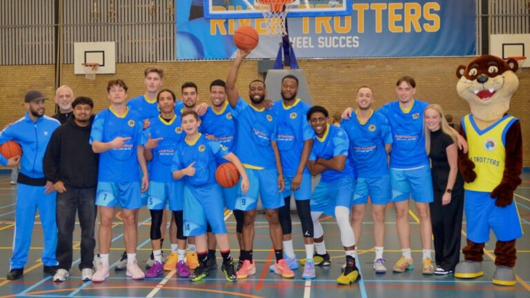 River Trotters herpakt zich met overtuigende zege op Helpside CobraNova