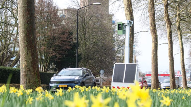 Honderden bekeuringen verder, staat deze flitskast er weer
