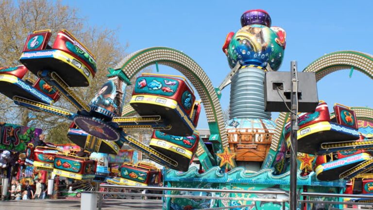 Vervroegde kermis in Sliedrecht door NAVO-top in Den Haag