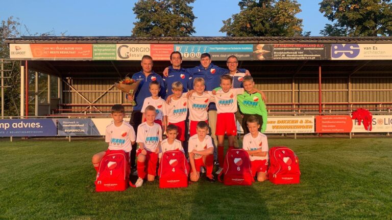 VVH JO11-2 kampioen van 2e klasse