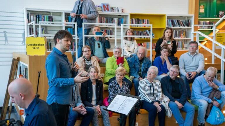 Guus Bok brengt Ridderkerk in vervoering met speciaal Vrijheidslied
