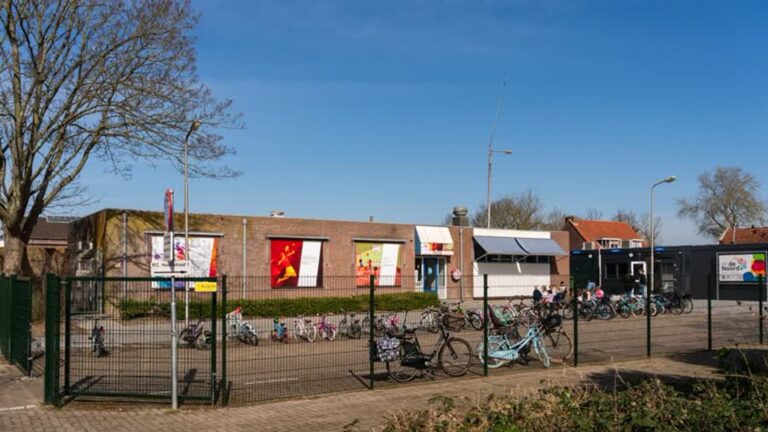 Parkeerchaos bij tijdelijke locatie basisschool: ‘Het is hier elke ochtend oorlog’
