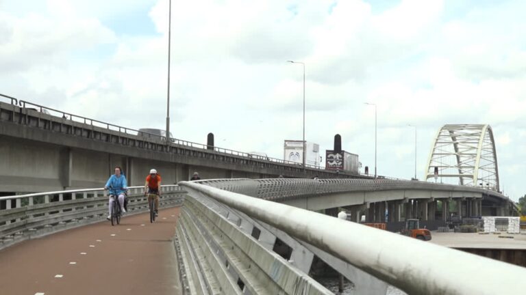 Scholieren en forensen geraakt door sluiting brug: ‘Negen maanden is bizar’