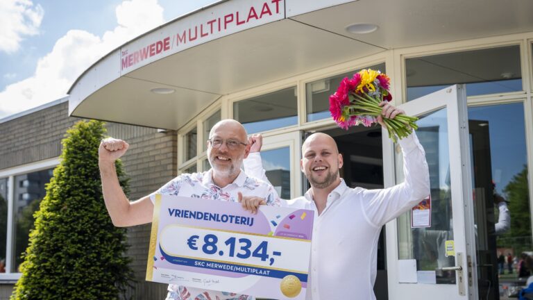 VriendenLoterij steunt Merwede/Multiplaat met mooie cheque