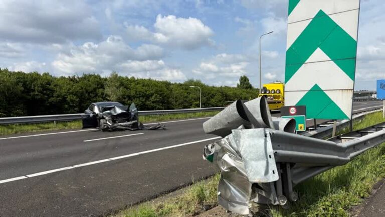 Ongeluk en kapotte vrachtwagen zorgen voor lange files in avondspits