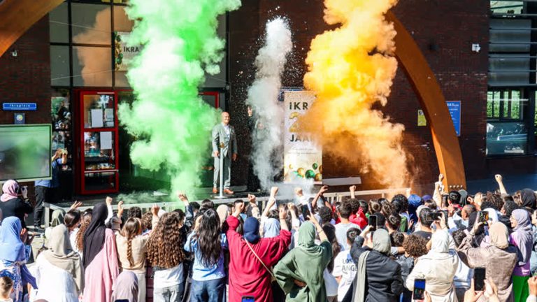 Deze islamitische school moest ‘een voorbeeld worden’ en blaast nu 20 kaarsjes uit