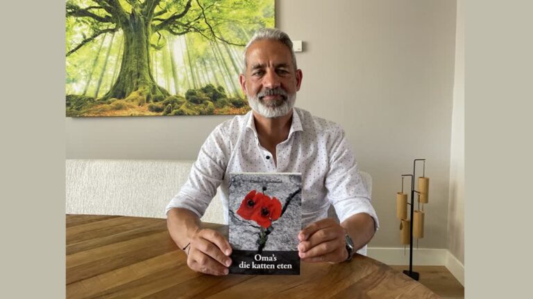 Karel schrijft boek ‘Oma’s die katten eten’ en is nu genomineerd