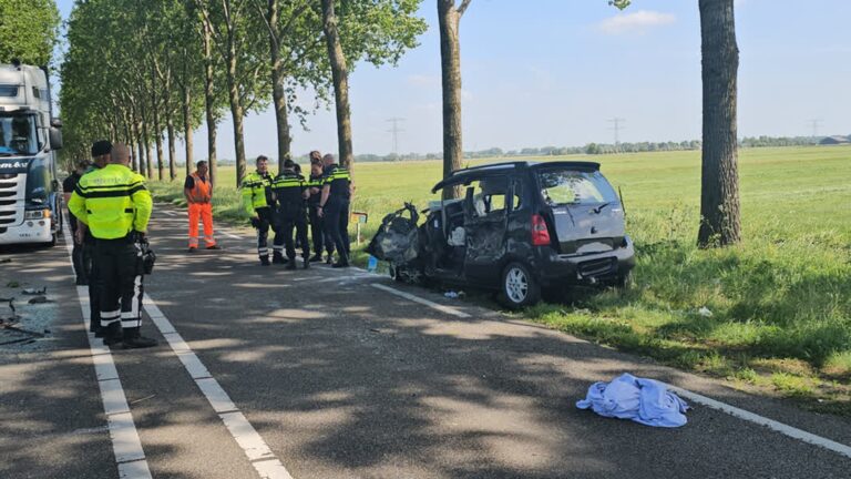 Vrouw (85) in ziekenhuis overleden na botsing met twee vrachtwagens