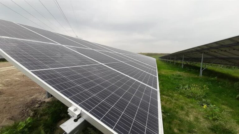 Crowd-funded zonneparken in de streek laten nog even op zich wachten