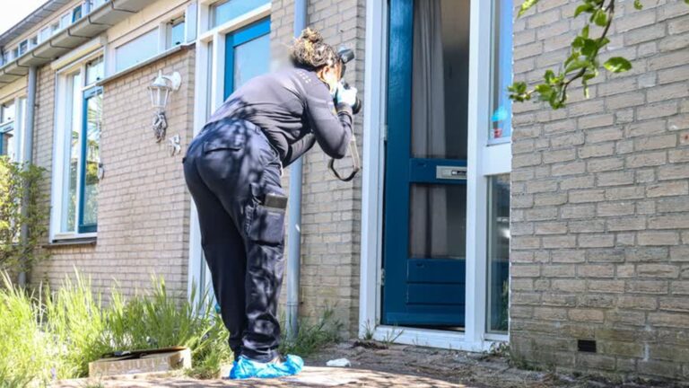 Politie deelt foto van verdachten woningoverval Hardinxveld