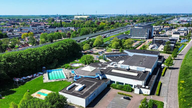 Bom onder gezamenlijk zwembad Hardinxveld en Sliedrecht, wordt die vanavond ontmanteld?