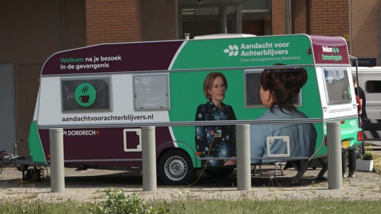 Caravan pal naast PI Dordrecht: ‘Een luisterend oor bieden aan achterblijvers’