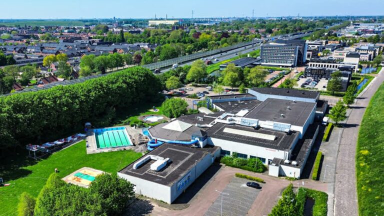 Enquête over te bouwen zwembad: grote glijbaan of toch een ligweide?