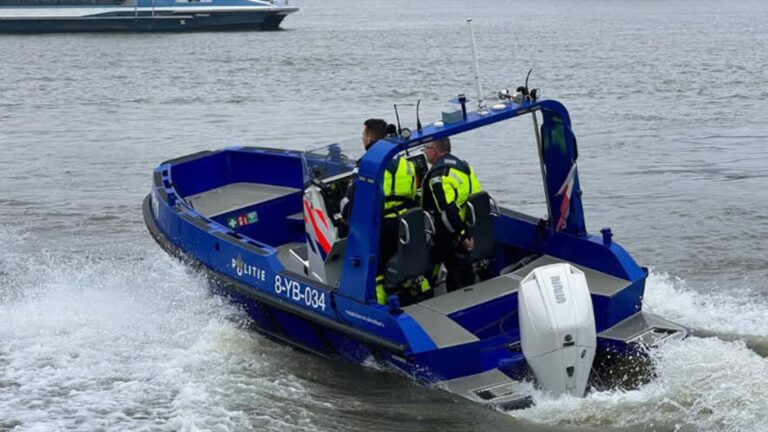 Mannen verrast door hoogwater Biesbosch
