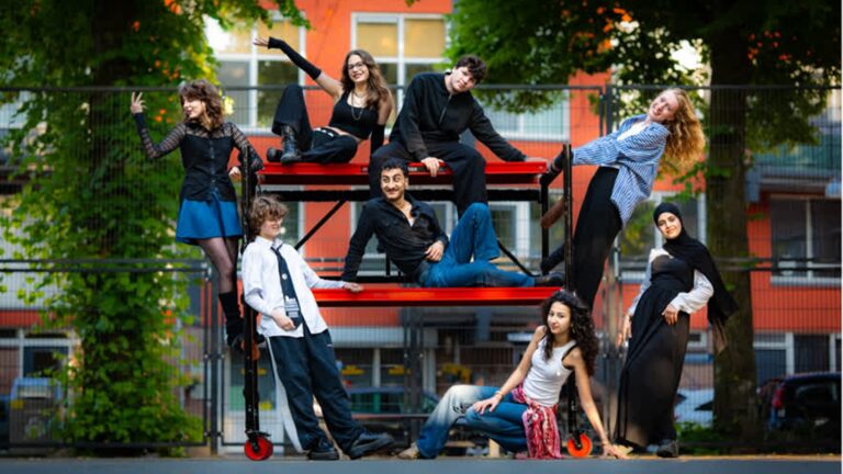 Tieners gebruiken theater om elkaar te begrijpen: ‘Het maakt niet uit wat je afkomst is’