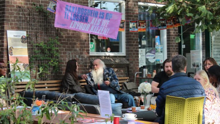 Soep en broodjes tijdens Werelddaklozendag